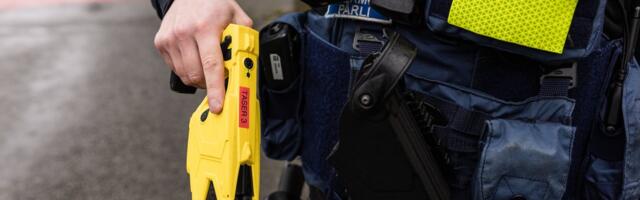 Joobes juht põhjustas Tartus liiklusõnnetuse, politsei kasutas iseendale ohtliku mehe peal elektrišokirelva