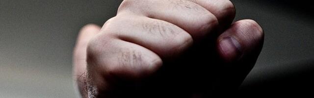 VIDEO | Inglismaa jalgpalliklubi väravavaht lõi fännile rusikaga näkku