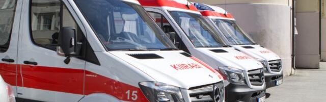 Auto kihutas Kuressaares läbi poe ukse