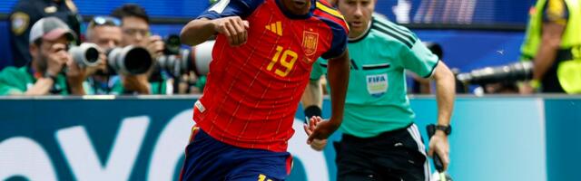 Jürgen Henni MM-i kommentaar_ Hispaania ääremängijate ruumijagamine pakkus suurepärase õpikunäite