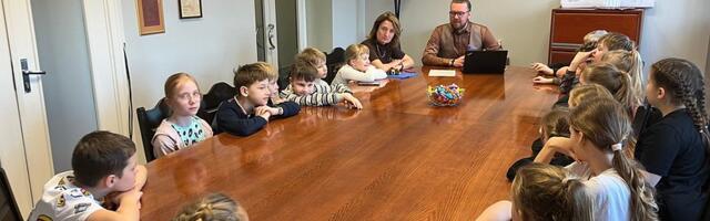 Otepää Gümnaasiumi 2. a klass sõlmis vallavanemaga hea tahte ja koostöö leppe