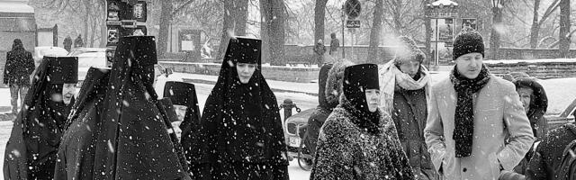 Звернення ⟩ Монахині монастиря Пюхитса: чому ви змушуєте нас діяти проти нашої совісті?