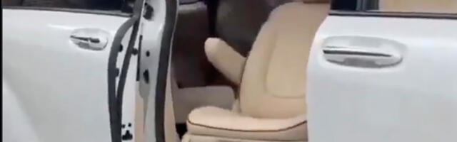 VIDEO: hiinlased tegid auto, kus on välja sõitev iste erivajadustega inimestele