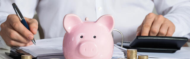 Uuring: eestlased näevad võrreldes lõunanaabritega oma finantsseisu mustemates toonides, kuid talitavad rahaasjades targemini