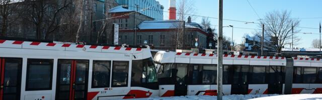 FOTOD | Tallinnas põrkas kokku kaks trammi. Mitu inimest sai viga