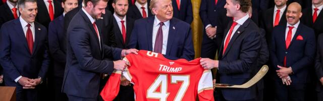 Donald Trump kutsus USA naiskonna Valgesse Majja. Naerma puhkenud hokimehed pidid vabandama_ inimesed otsivad põhjusi meid mutta tampida 