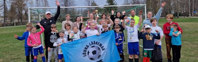 Virtsus mängisid lapsed Munadepüha jalgpalliturniiril