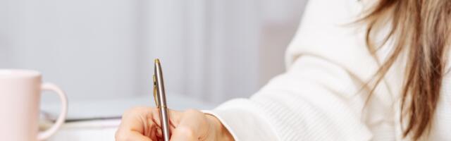 Читачі обидва: "Чи на вашу думку така ситуація нормальна?"