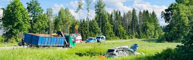 FOTO | Järvamaal hukkus liiklusõnnetuses kaks inimest