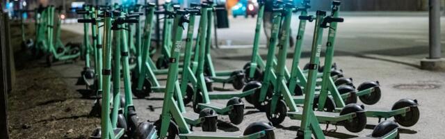 Купи на тротуарах викликають обурення у співруху. Хто має вжити заходів?