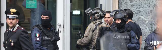 Napolis hoidsid pangaröövlid 25 inimest pantvangis ja põgenesid kanalisatsiooni kaudu