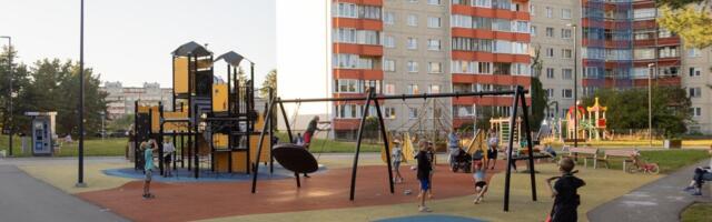 Probleem Lasnamäel: pidevalt aknal viibiv paljas naabrinaine ärritab pererahvast