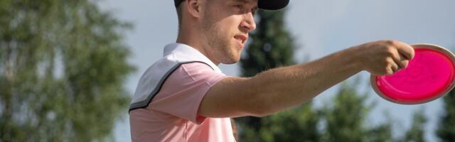 Kettagolfar Mauri Villmann hoiab USA-s valitseva maailmameistri ees enne viimast päeva liidrikohta