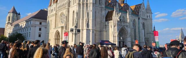 Orbàn lubas viimasel kampaaniaüritusel Kiievile ja Brüsselile vastu hakata. Toetaja_ „Kõik vihkavad meid niikuinii, keda see huvitab?“