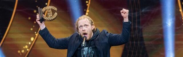 ФОТО | Пяару Ойя прибув на церемонію нагородження EFTA зі своєю красивою коханою.