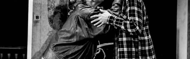 Draamateatri lavale jõuab plahvatusohtliku ema ja poja suhte lugu