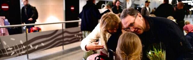 Fotod: esimesed erilennud Eesti turistidega jõudsid Tallinnasse