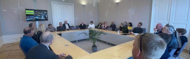 Фракція EKRE з Північного Таллінна відвідала Парламент і зустрілася з депутатами.