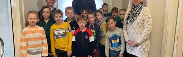 Otepää Gümnaasiumi 2. b klass käis vallamajas külas