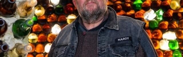 Hardi Volmer avaldab põhjuse, miks tal on endiselt laulusõnad laval ees_ lõpuks ei ole ma ju profilaulja, vaid asjaarmastaja