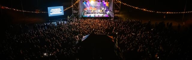 Нічний фестиваль співу та інші заходи стукають у двері.