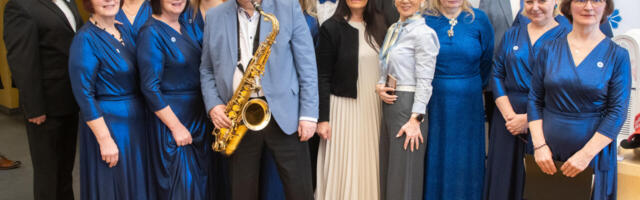 У день відкритих дверей у парламенті Ріігікогу члени фракції EKRE почули як співає змішаний хор, виступ Лембіта Саарсалу і обговорення суттєвих питань.