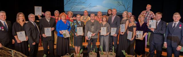 Võrumaa Arenduskeskus jagas Eesti Vabariigi 108. aastapäeva tähistamise eel Võru maakonna kõrgeimaid autasusid