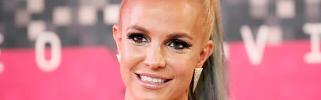 Popstaar otsib abi. Eelmisel kuul purjuspäi autoroolist tabatud Britney Spears läks võõrutusravile