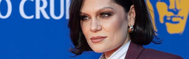 Briti lauljatar Jessie J sattus Hiinas tuuritades haiglasse. „Arvasin, et murdsin oma kaela!“