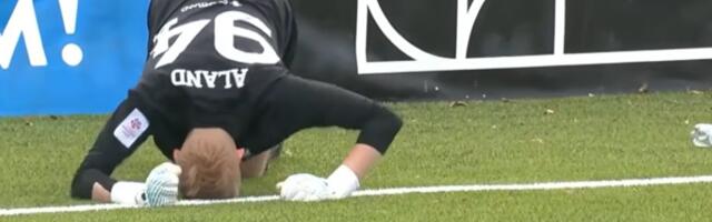 VIDEO | Keskjoonelt löödud palli sisse lastes raske vigastuse saanud Aland_ ühel hetkel kadus jalg alt
