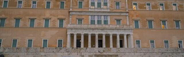 Kreeka parlament võttis korraga 13 saadikult puutumatuse