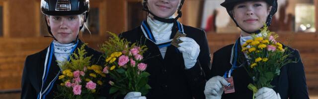 Ott Tänaku tütar Mia võitis koolisõidu sisemeistrivõistlustel hõbemedali