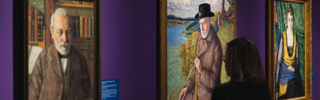 The Guardiani kriitik tegi Konrad Mägi isikunäituse maatasa. „Mida kauem neid portreesid vaadata, seda inetumad ja vulgaarsemad need tunduvad“