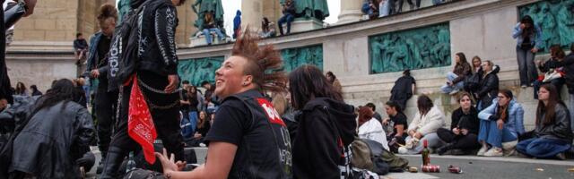 FOTOD | Ajalooline hetk. Budapestis marssis rahvas poliitilisele Fideszi-vastasele kontserdile