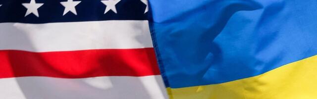 Посольство США в Таллінні взяло прапор України з своєї будівлі.