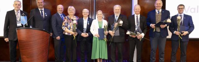 Eesti Linnade ja Valdade Liit tunnustas teenetemärkidega omavalitsuste edendajaid