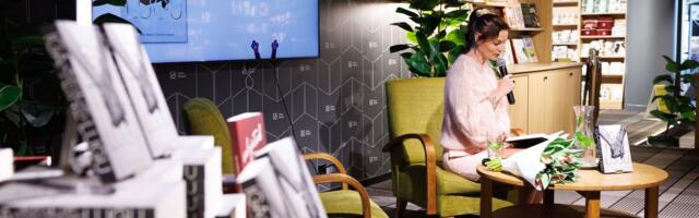 FOTOD | Mallukas esitles Tallinnas oma värsket raamatut. Kaasa elas ka abikaasa Tomas Legrant 