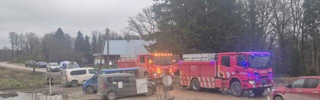 FOTOD | Raplamaal toimus ülesõidul õnnetus, rongiliiklus on häiritud