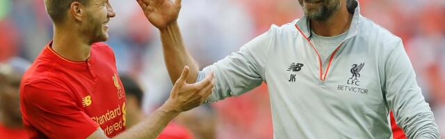 Ragnar Klavan lööb Klopi käe alla kaasa Liverpooli legendide mängus 