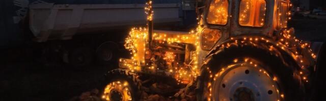 Romantilisel rannateel saab imetleda jõulutuledes rasketehnikat