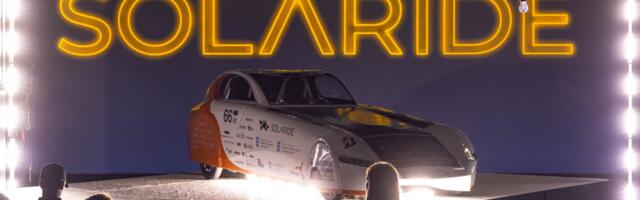 Спортивний автомобіль Solaride III, побудований студентами, вперше потрапляє на огляд публіки.