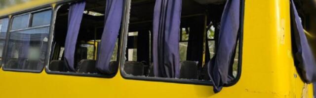 Vene droonid ründasid kahte tsiviilbussi Hersonis, hukkus vähemalt kaks inimest