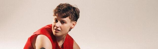 КЛІК | Інгер отримала пам'ятний сувенір з вуткової кампанії, яка жартує над обкладинкою альбому.